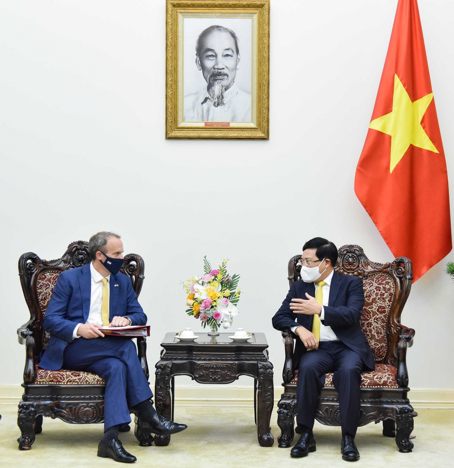 Phó Thủ tướng Phạm Bình Minh tiếp Bộ trưởng Ngoại giao Anh