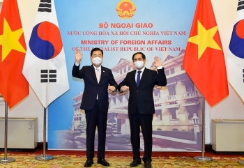 Bộ trưởng Ngoại giao Bùi Thanh Sơn hội đàm với Bộ trưởng Ngoại giao Hàn Quốc Chung Eui Yong
