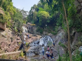 Khu du lịch Suối Mỡ (Bắc Giang) đón khách trở lại