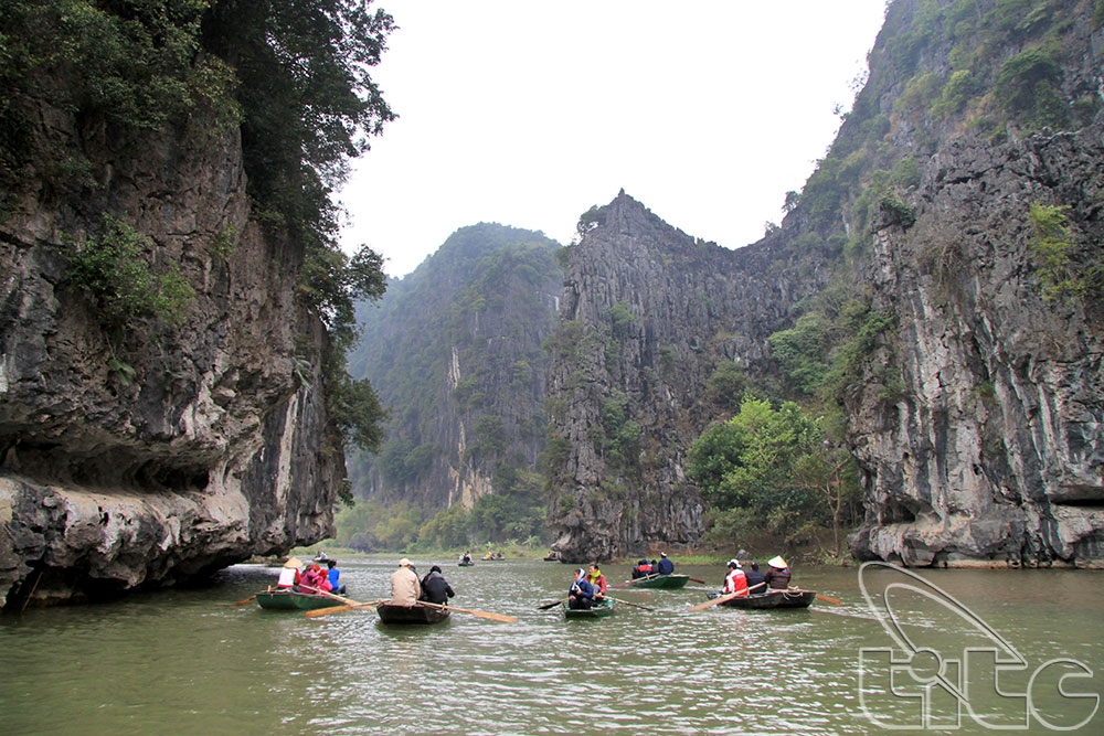 Thưởng ngoạn cảnh sắc thiên nhiên tuyệt đẹp của Ninh Bình