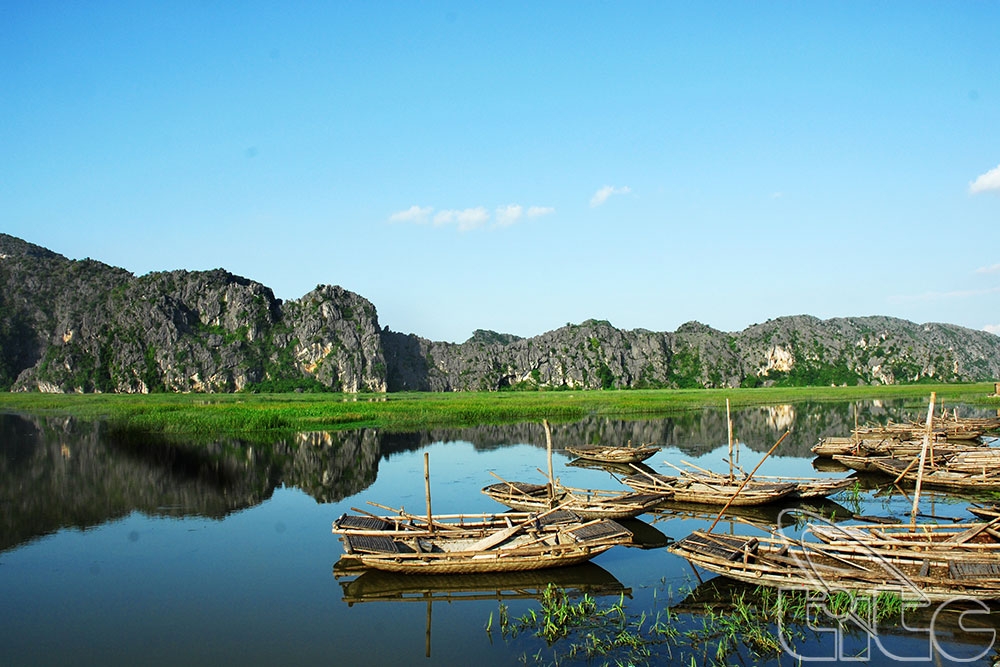 Thưởng ngoạn cảnh sắc thiên nhiên tuyệt đẹp của Ninh Bình
