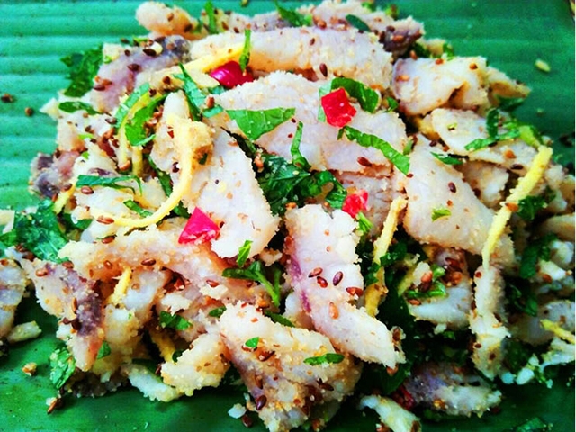 Lạp cá đãi khách quý