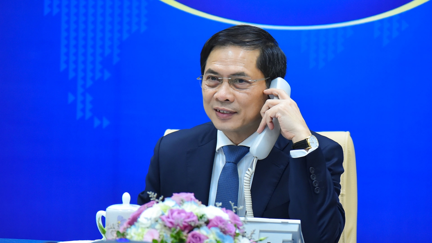 Bộ trưởng Ngoại giao Bùi Thanh Sơn điện đàm với Bộ trưởng châu Âu và Ngoại giao Pháp Jean Yves Le Drian