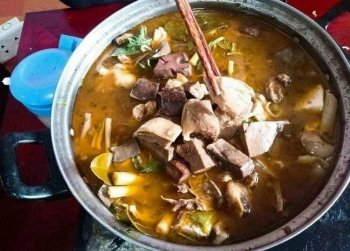 Thưởng thức ẩm thực chợ phiên Bắc Hà