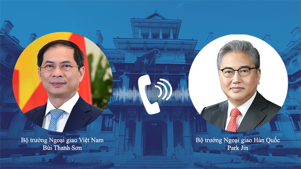 Bộ trưởng Bùi Thanh Sơn điện đàm với Bộ trưởng Ngoại giao Hàn Quốc Park Jin