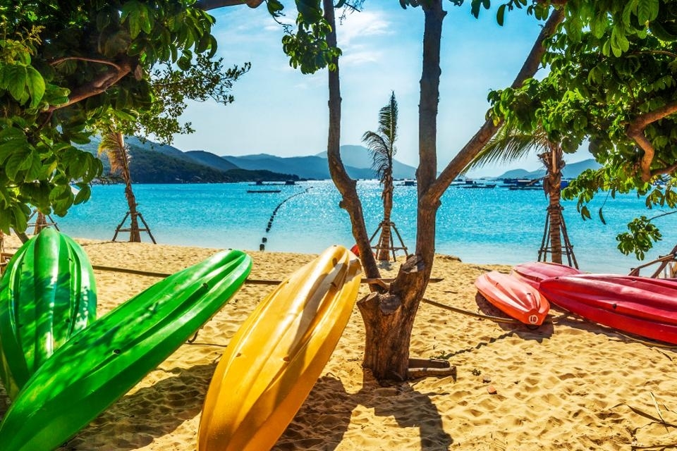 khanh hoa co 2 bai bien duoc tap chi forbes chon vao top 10 bai bien dep viet nam