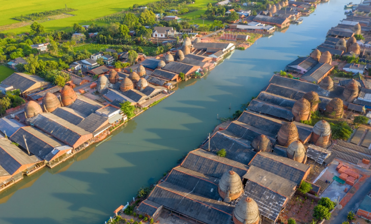 lang gach gom mang thit vuong quoc do cua vinh long