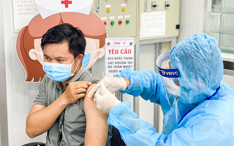 Vì sao người từng mắc Covid-19 vẫn cần tiêm vaccine?