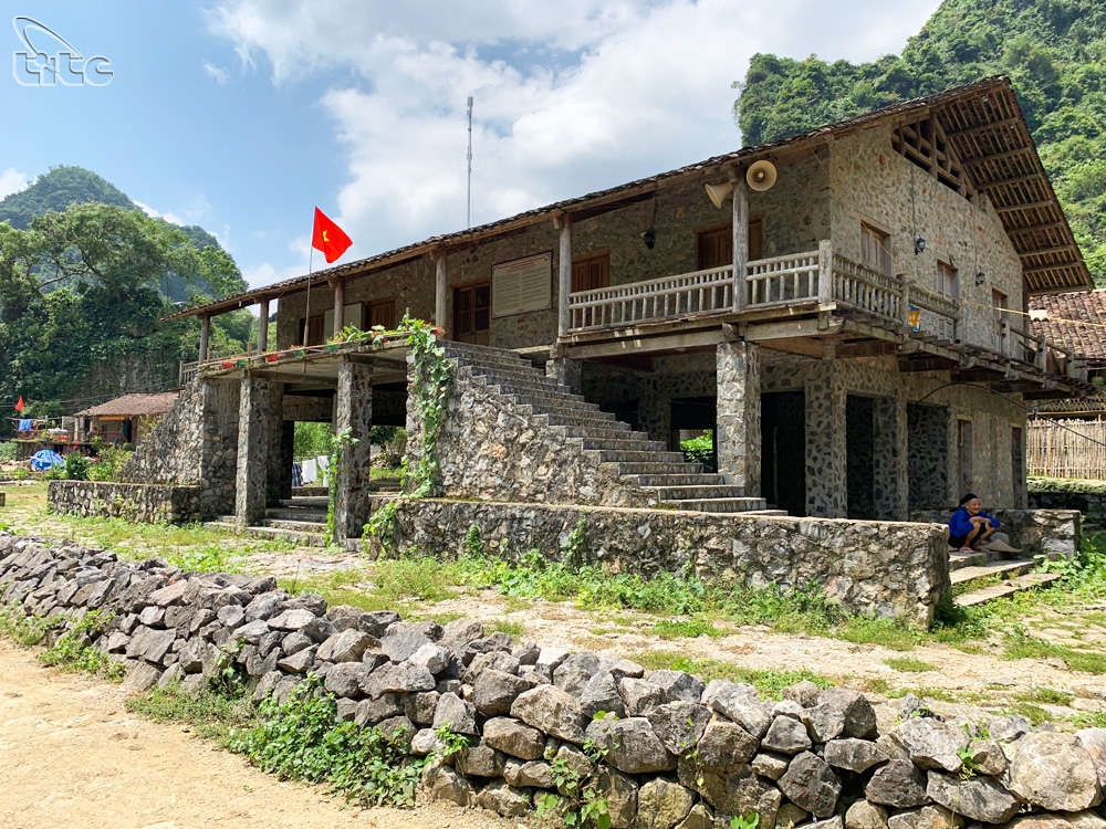 nhung ngoi nha san da tram tuoi o vung bien cuong