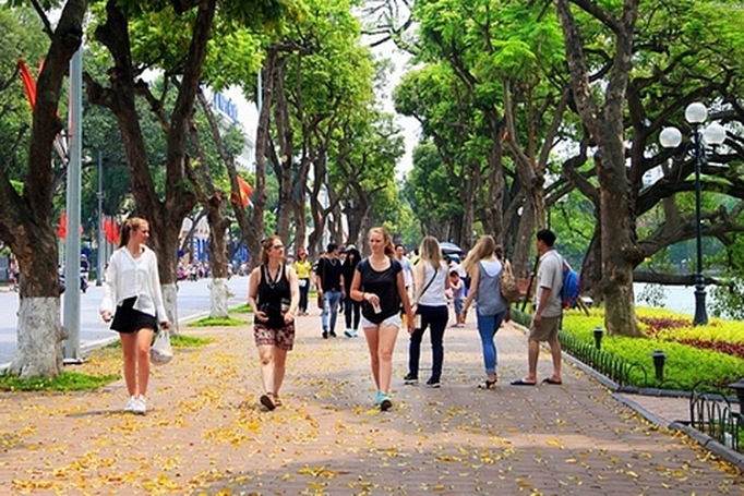 hon 215 trieu luot khach du lich den ha noi