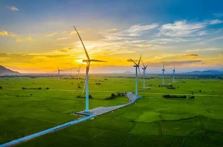 ninh thuan dep hut hon voi canh dong dien gio