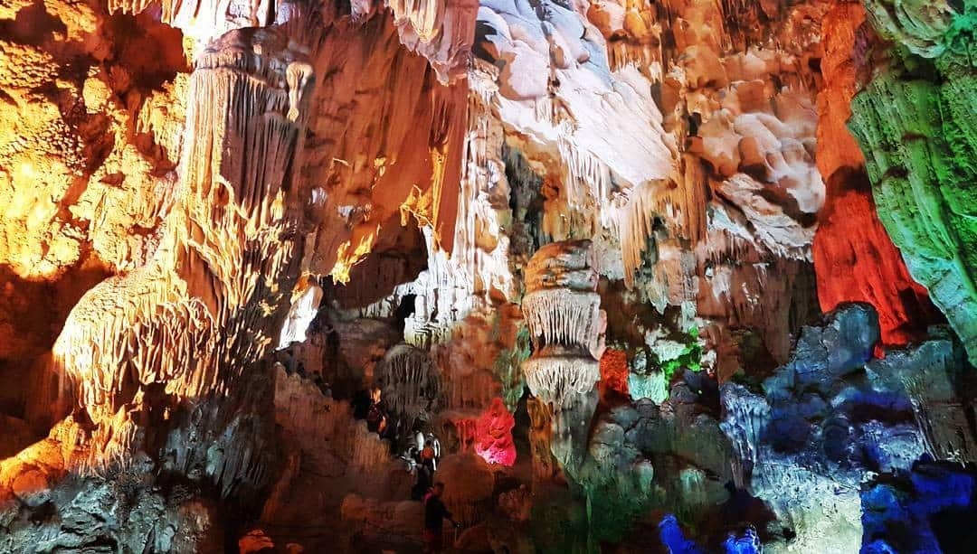 Hang Cẩu Quây - sửng sốt "Thiên Cung trên núi" hồ Thác Bà Hang Cẩu Quây - sửng sốt "Thiên Cung trên núi" hồ Thác Bà