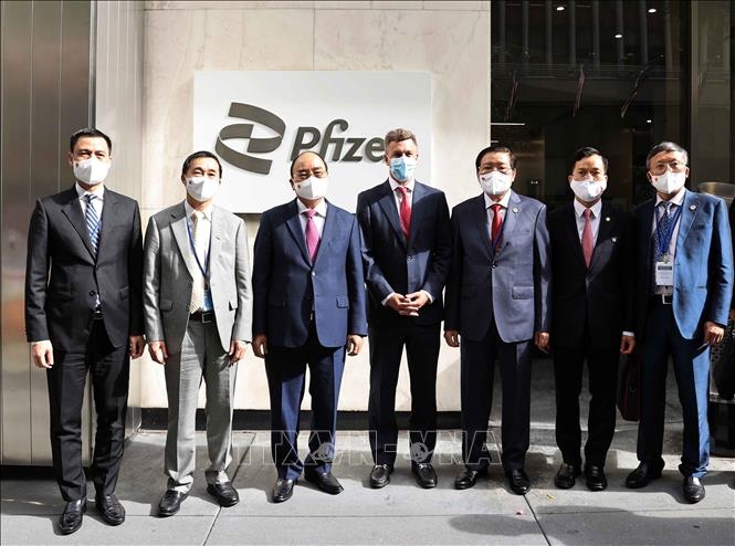 Chủ tịch nước Nguyễn Xuân Phúc thăm và làm việc tại Công ty Pfizer