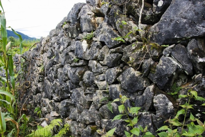 Cao nguyên đá Tủa Chùa và bí mật Di tích Thành Vàng Lồng Cao nguyên đá Tủa Chùa và bí mật Di tích Thành Vàng Lồng