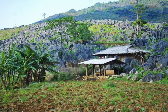 Cao nguyên đá Tủa Chùa và bí mật Di tích Thành Vàng Lồng Cao nguyên đá Tủa Chùa và bí mật Di tích Thành Vàng Lồng