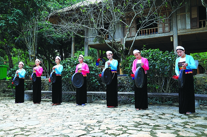 Xóm Ngòi - Điểm đến hấp dẫn trên khu du lịch hồ Hòa Bình Xóm Ngòi - Điểm đến hấp dẫn trên khu du lịch hồ Hòa Bình