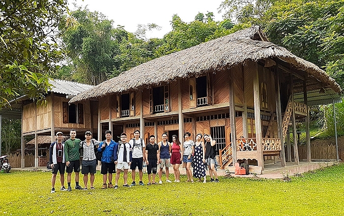 Xóm Ngòi - điểm đến hấp dẫn trên khu du lịch Hồ Hòa Bình Xóm Ngòi - điểm đến hấp dẫn trên khu du lịch Hồ Hòa Bình