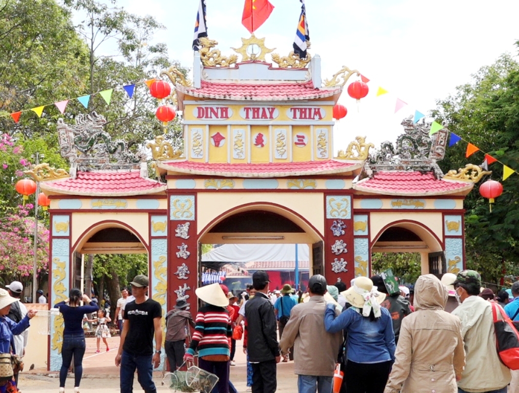 van hoa mien bien trong le hoi dinh thay thim
