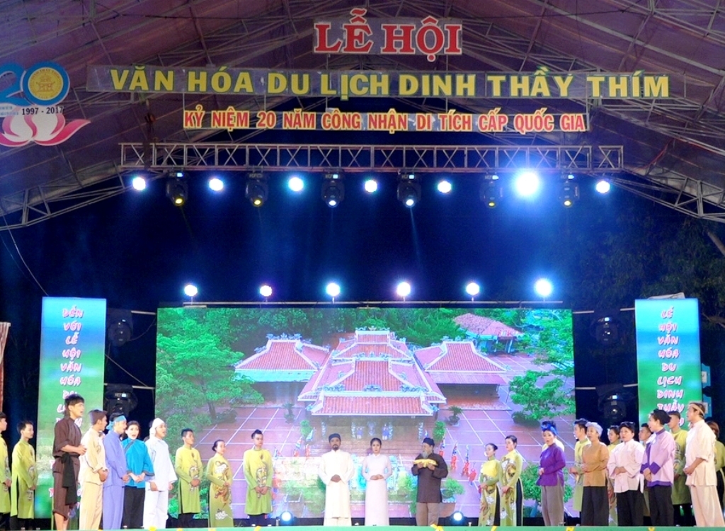van hoa mien bien trong le hoi dinh thay thim