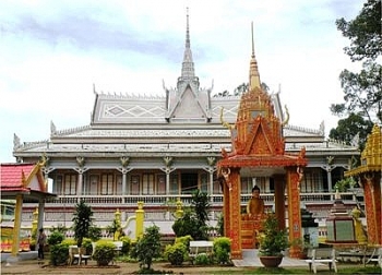 Ghé thăm ngôi Chùa Chén Kiểu độc đáo ở Sóc Trăng