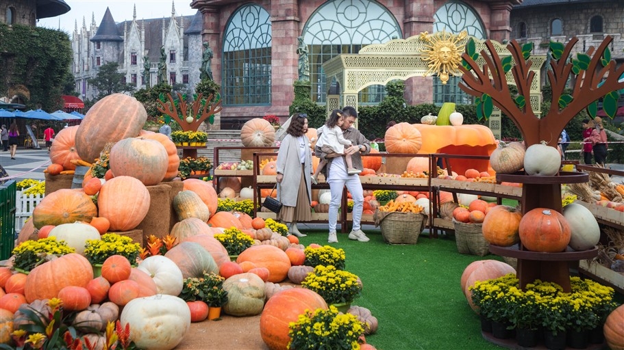 happy halloween du khach mien trung tay nguyen tiep tuc huong muc gia uu dai toi hon 60 khi toi ba na hills