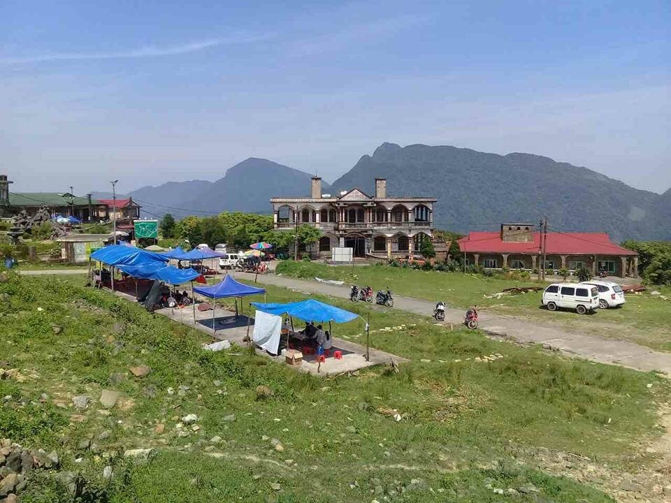chi dap ung duoc 100 khach dip cao diem du lich mau son dang bo phi tiem nang
