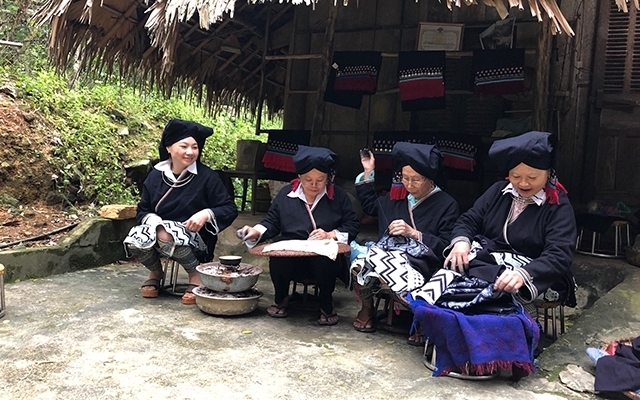 gioi thieu tour du lich di bo dap xe ven bo song da