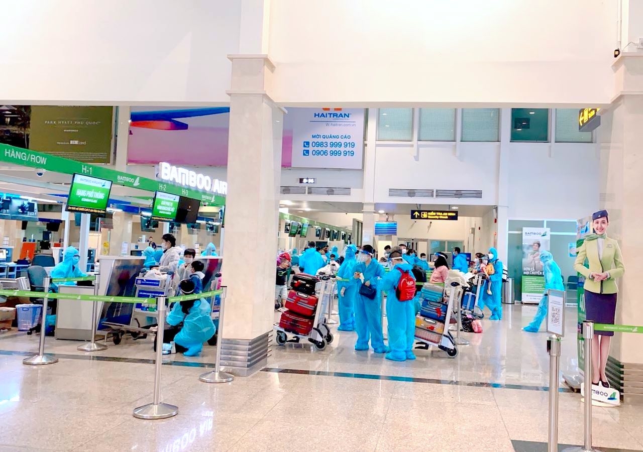 Bamboo Airways đưa gần 200 thai phụ, người già, y bác sĩ Huế từ miền Nam về quê