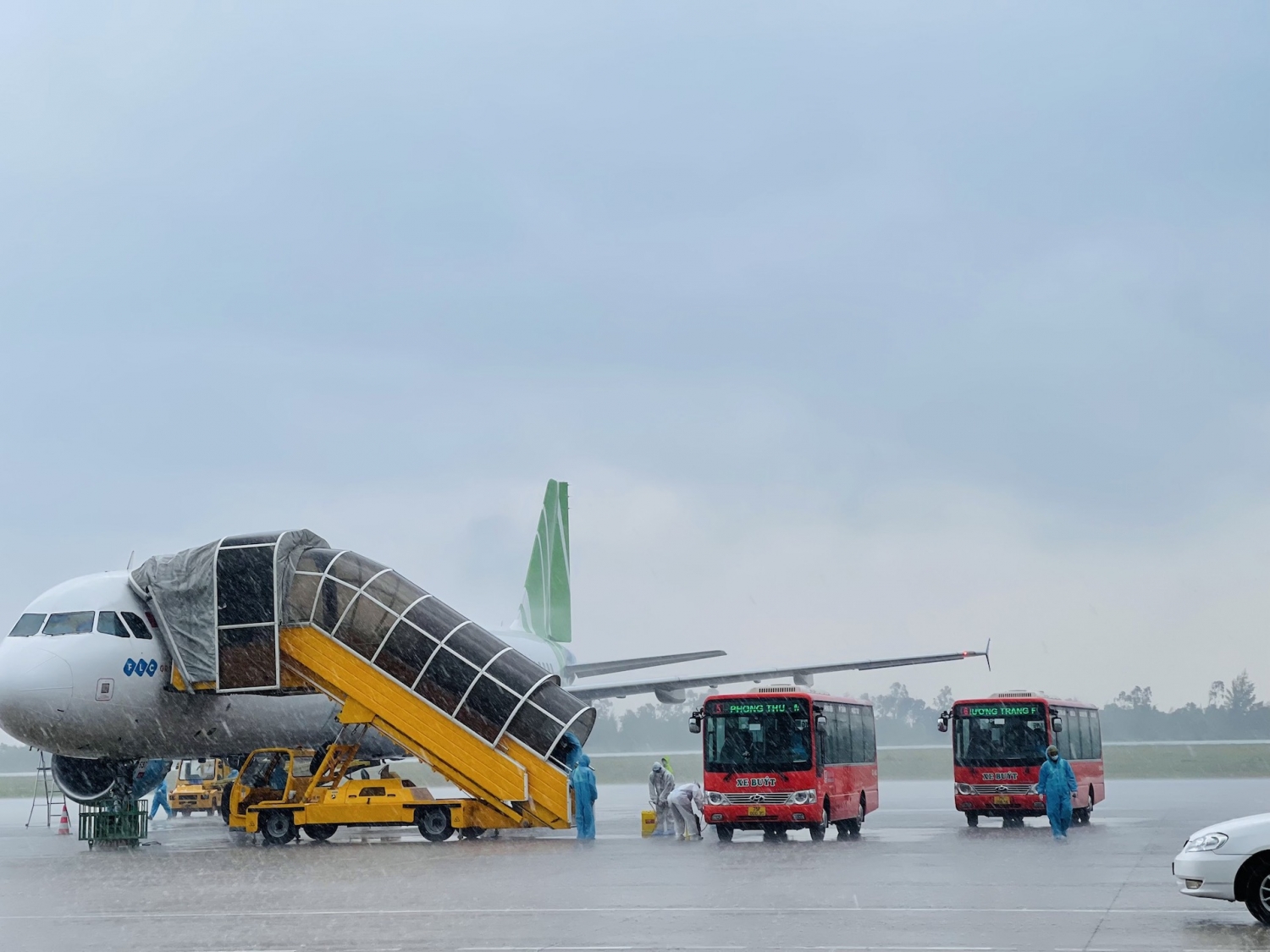 Bamboo Airways đưa gần 200 thai phụ, người già, y bác sĩ Huế từ miền Nam về quê