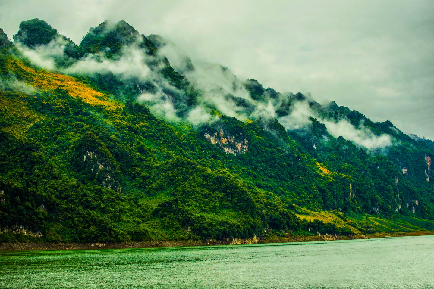 Huổi Lóng - Bình yên và quyến rũ Huổi Lóng - Bình yên và quyến rũ