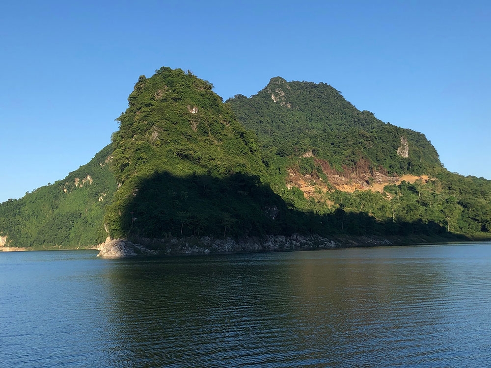 du thuyen song da tai sao khong