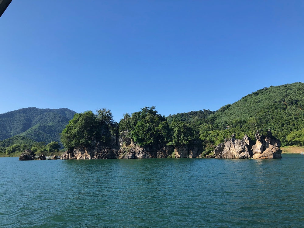 du thuyen song da tai sao khong
