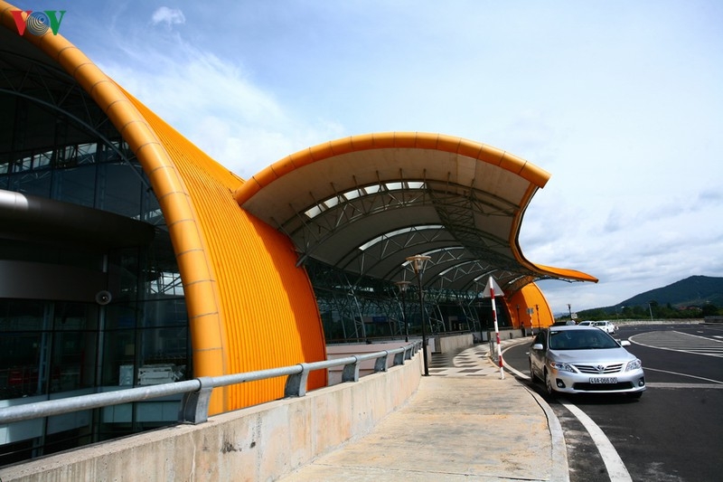 nha ga hang khong nhu bong hoa ruc ro tren cao nguyen