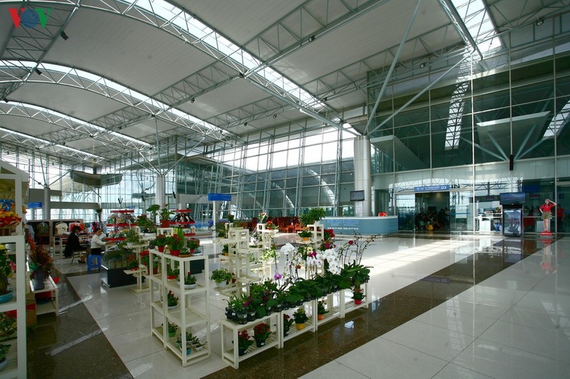 nha ga hang khong nhu bong hoa ruc ro tren cao nguyen