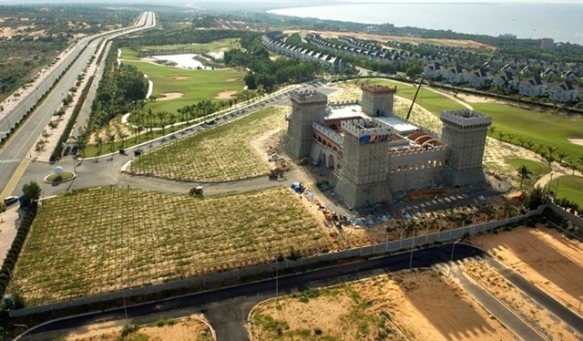 du lich mui ne dung quen ghe qua lau dai ruou vang rd