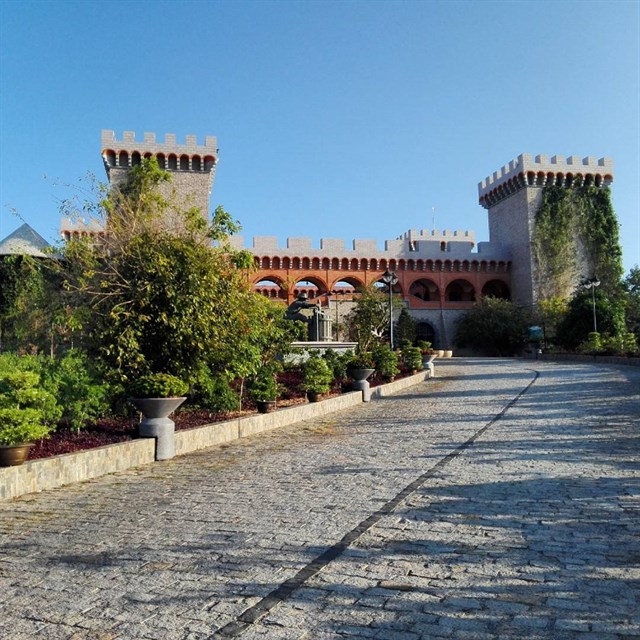 du lich mui ne dung quen ghe qua lau dai ruou vang rd