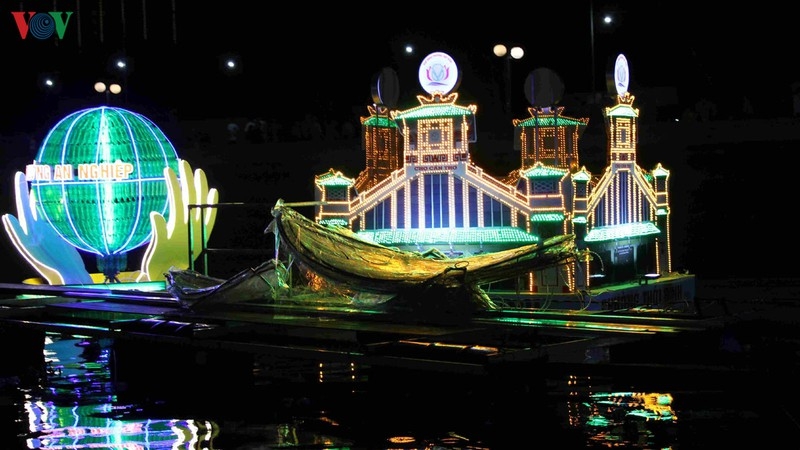 Độc đáo Đêm hoa đăng Ninh Kiều - Cần Thơ doc dao dem hoa dang ninh kieu can tho