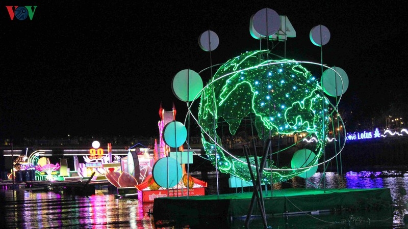 Độc đáo Đêm hoa đăng Ninh Kiều - Cần Thơ doc dao dem hoa dang ninh kieu can tho