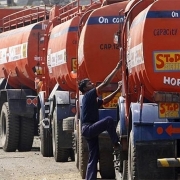 Thị trường dầu giao tháng 12 sẽ được cải thiện