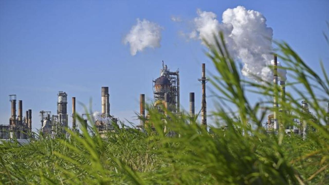 Shell bán ít nhất 5 nhà máy lọc dầu toàn cầu