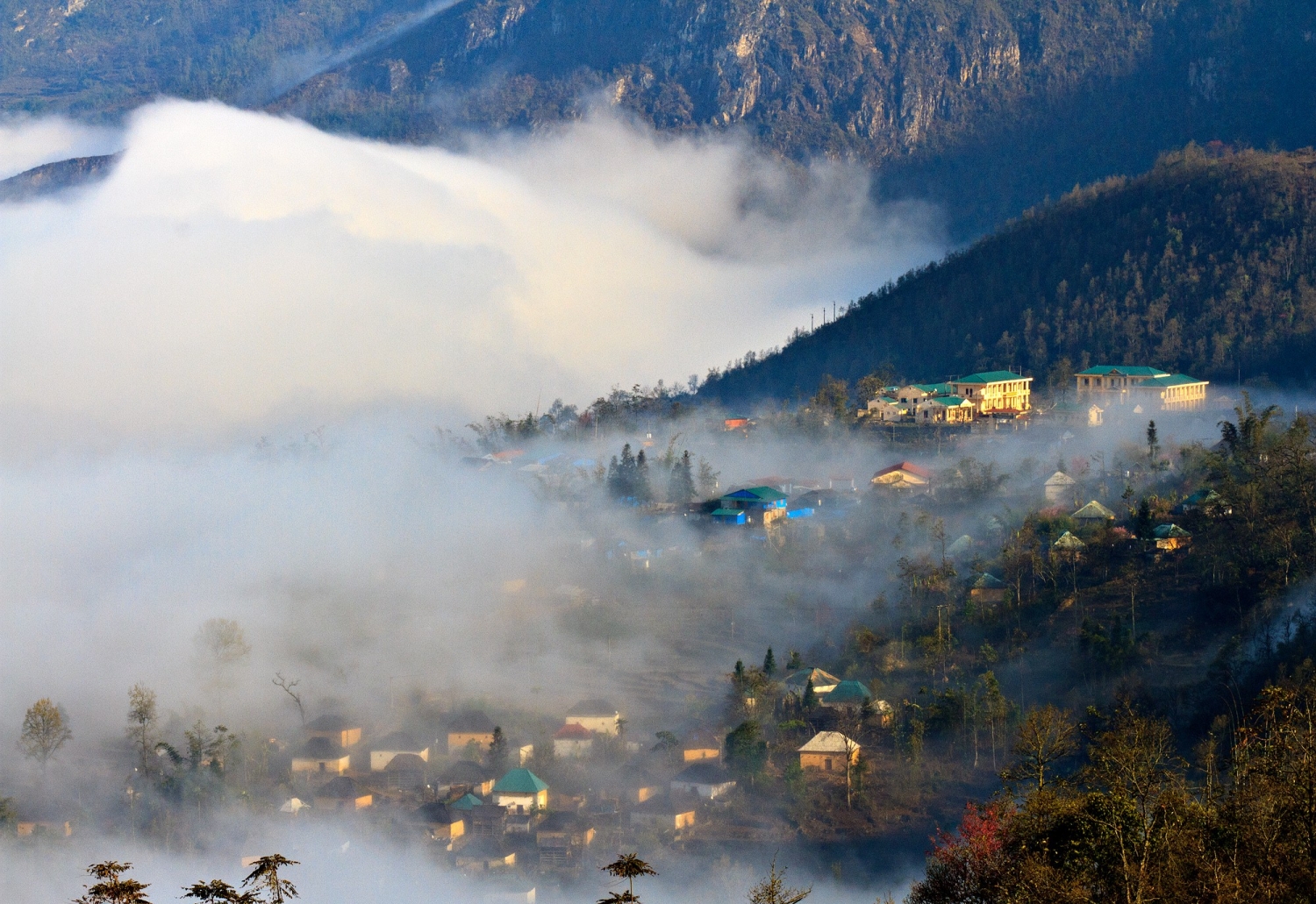 Huyền ảo mùa mây Y Tý