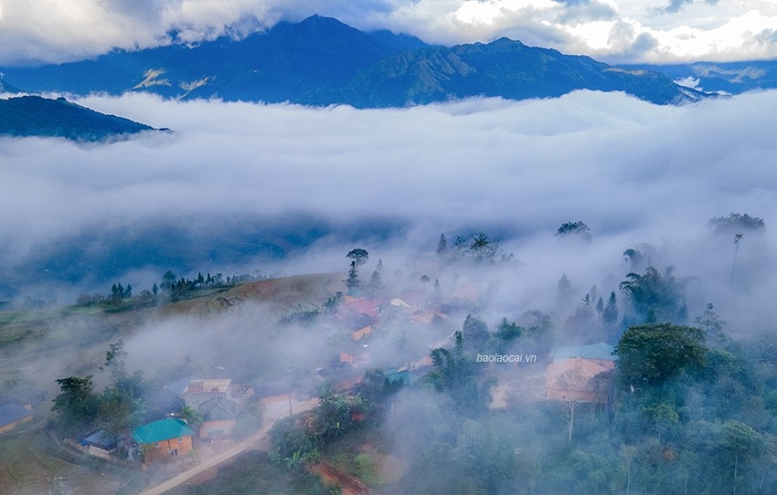 Huyền ảo mùa mây Y Tý