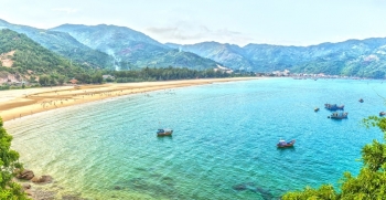 Chiêm ngưỡng vẻ đẹp kỳ vĩ, nên thơ nơi biển Đại Lãnh