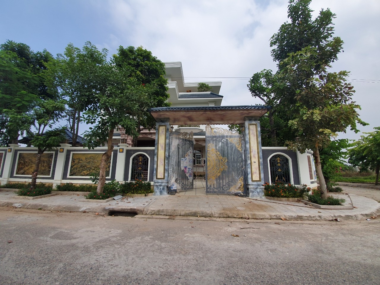 bai 2 nhung giao dich bat thuong cua biet thu nghien cuu