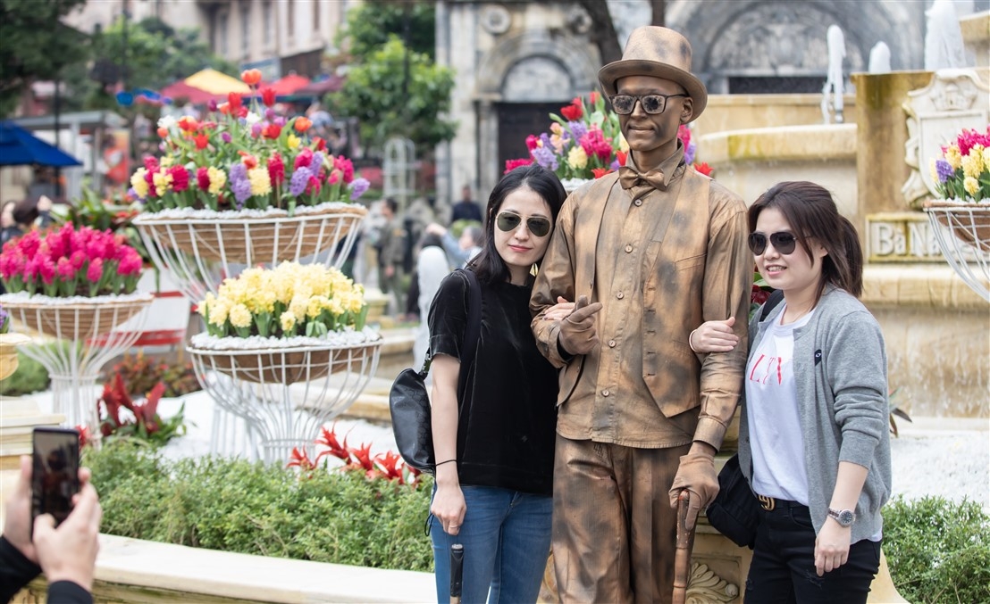 den ba na tet nay de chiem nguong 15 trieu bong tulip khoe sac dieu ky