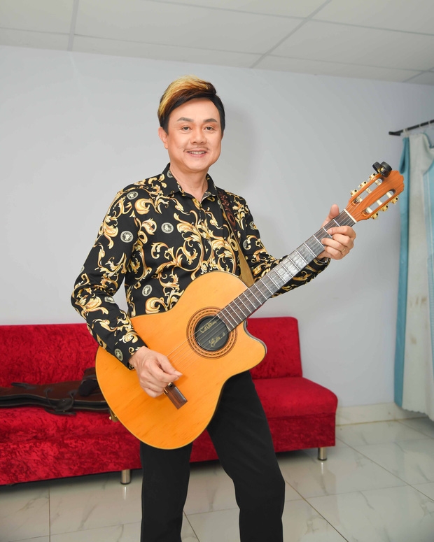 Những bản cover ngộ nghĩnh triệu view của nghệ sĩ Chí Tài, đặc biệt nhất có lẽ là Em Gì Ơi