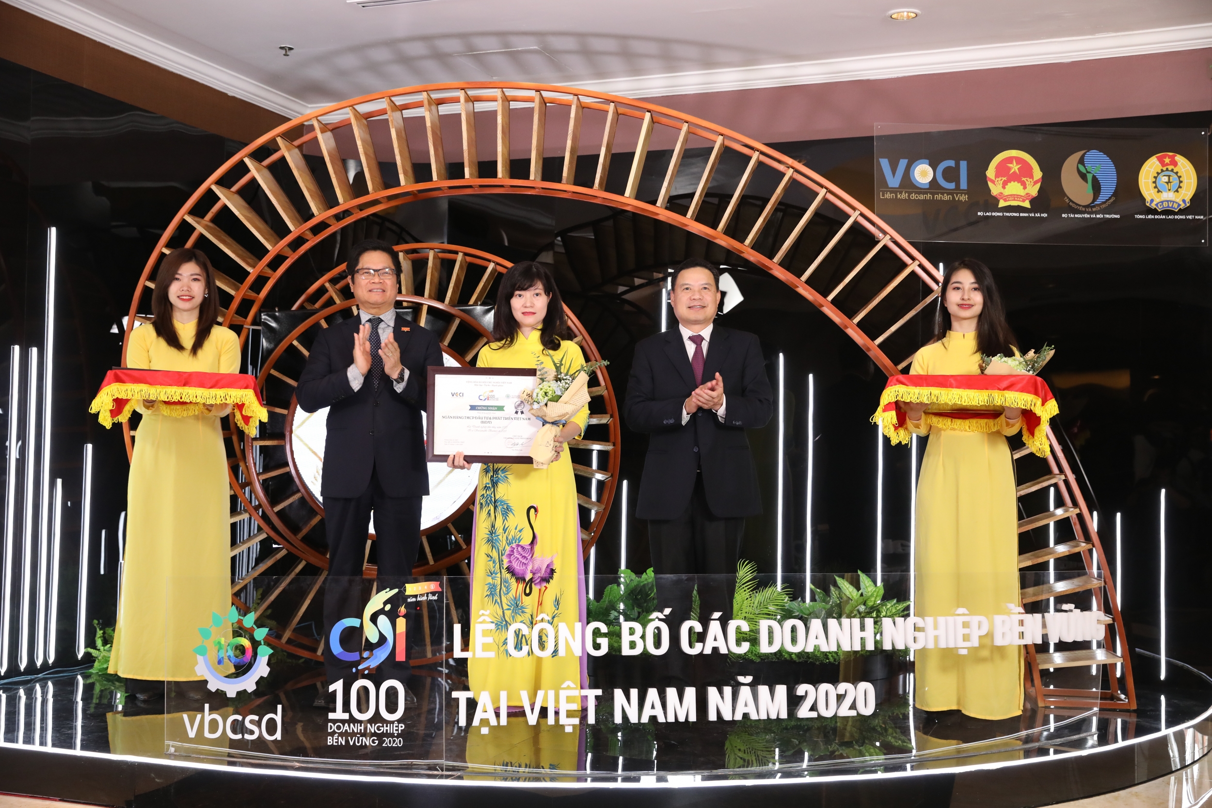 BIDV được vinh danh Doanh nghiệp phát triển bền vững năm 2020