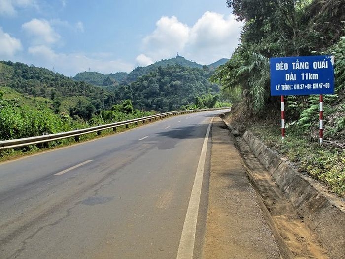 Check-in mỏm đá sống ảo và săn mây tại đèo Tằng Quái