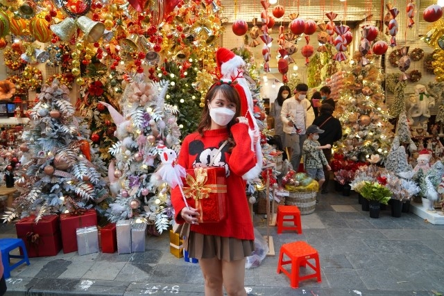 Phố Hàng Mã rực rỡ sắc màu trước Giáng sinh Phố Hàng Mã rực rỡ sắc màu trước Giáng sinh