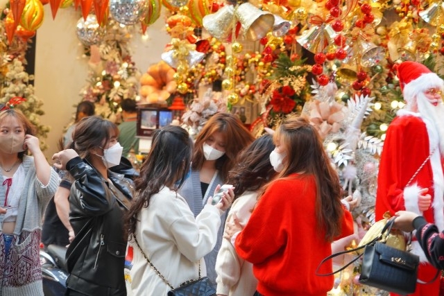 Phố Hàng Mã rực rỡ sắc màu trước Giáng sinh Phố Hàng Mã rực rỡ sắc màu trước Giáng sinh